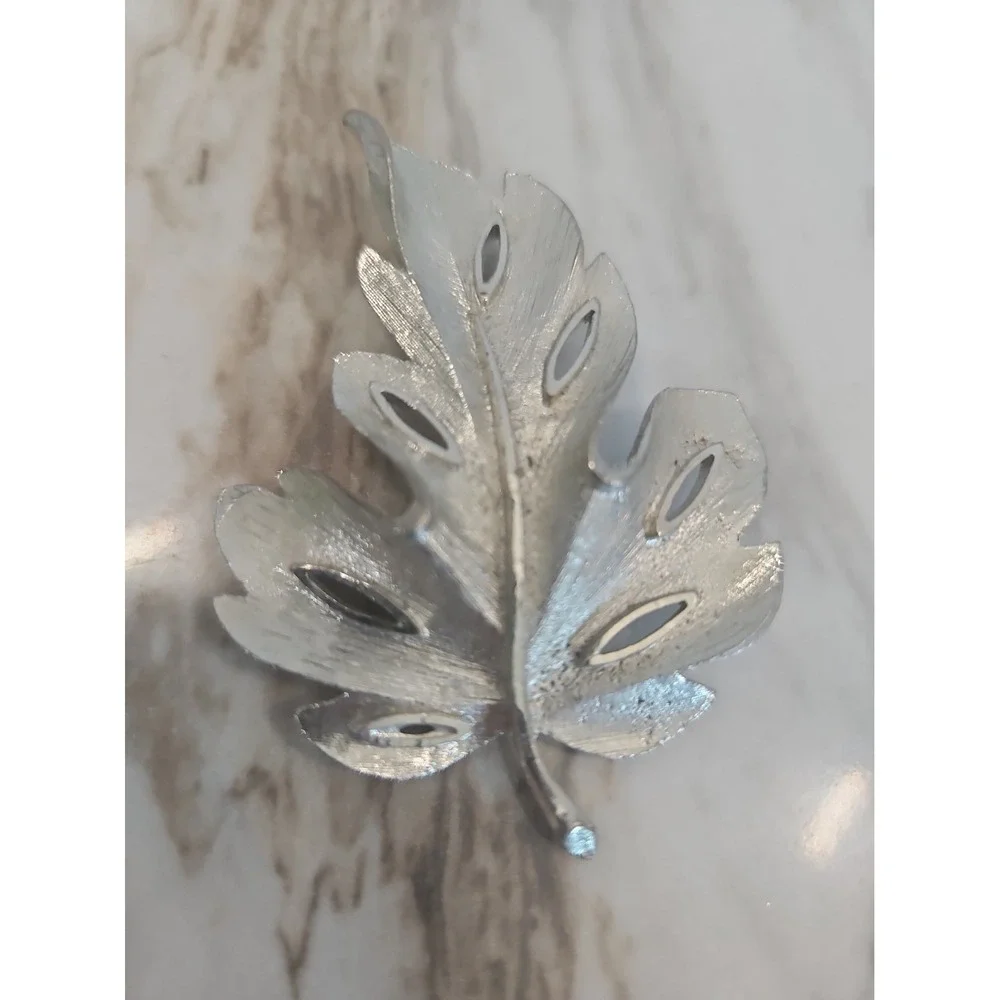 BSK Silver Tone Leaf Brooch Vintage Costume Jewelry Fall Autumn